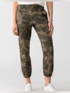 Free Planet camo Jogger Pants - Green & Black
